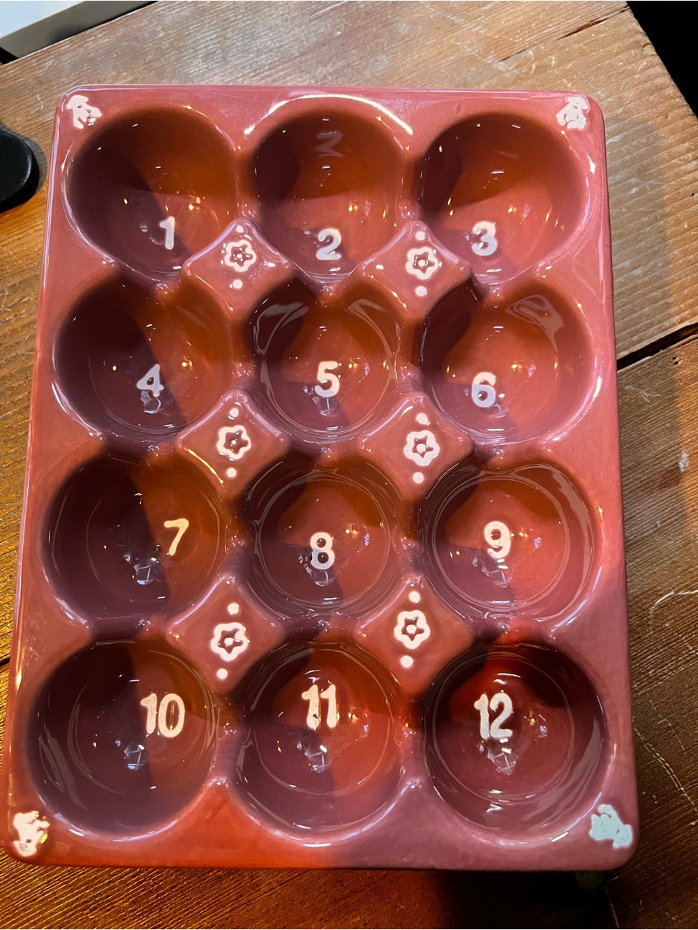 Ceramic 12-Cup Numbered Egg Tray - for raw eggs